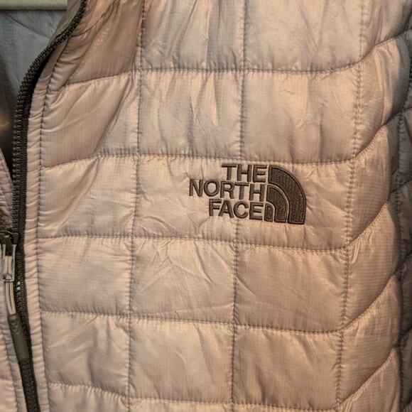 The North Face Silver Grey Puffer Jacket - Picture 3 of 8